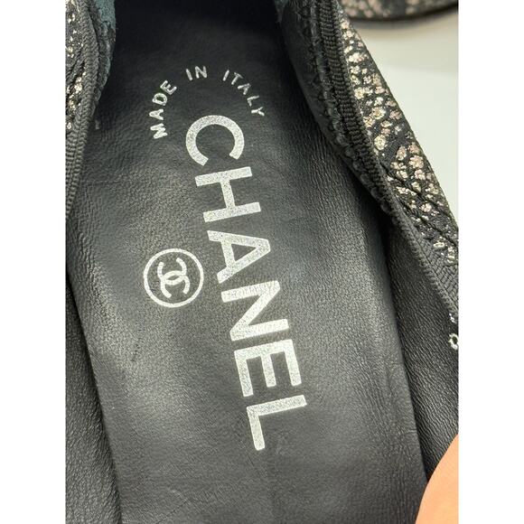 Chanel Black Gold Embossed Lace Pumps *SIZE 36C*Very nice Vintage Condition - Picture 9 of 16